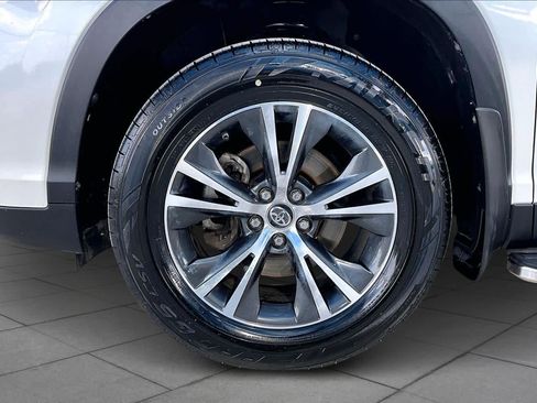 Used 2019 Toyota Highlander Plus image 11