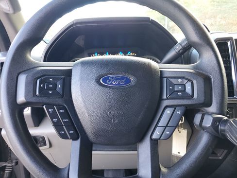 Used 2015 Ford F150 XLT image 21