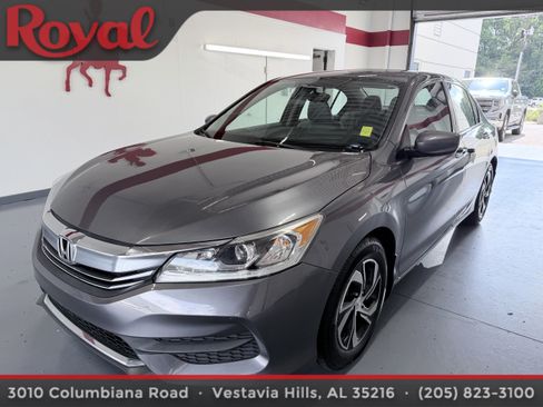 Used 2017 Honda Accord LX image 3