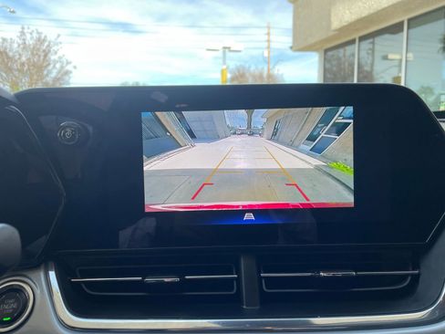 Used 2025 Chevrolet Trax LT image 22