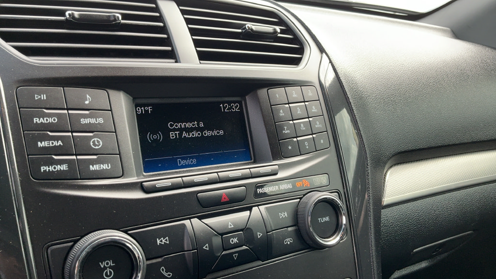 Used 2019 Ford Explorer XLT FWD image 9