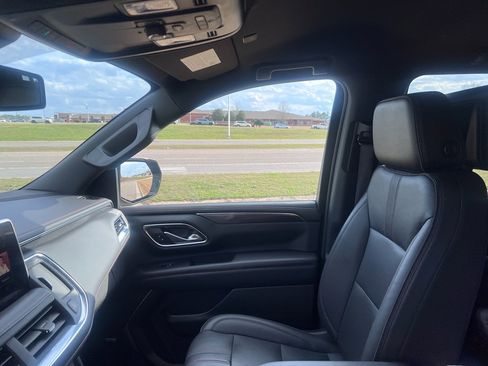 Used 2022 Chevrolet Tahoe RST w/ Sport Performance Package image 16