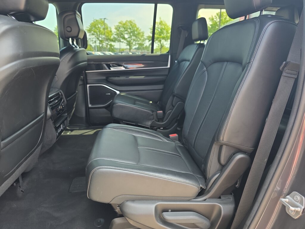 Used 2022 Jeep Wagoneer Series II RWD image 11