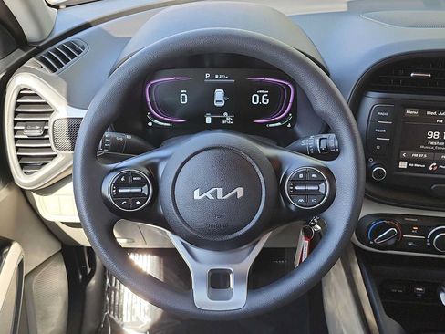Used 2025 Kia Soul LX w/ LX Technology Package FWD image 19