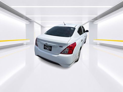 Used 2015 Nissan Versa S FWD image 4