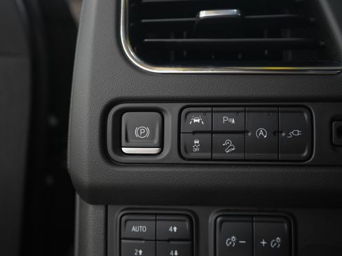 Used 2022 GMC Yukon AT4 AWD/4WD image 29