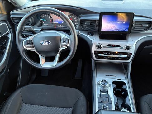 Used 2023 Ford Explorer XLT image 14