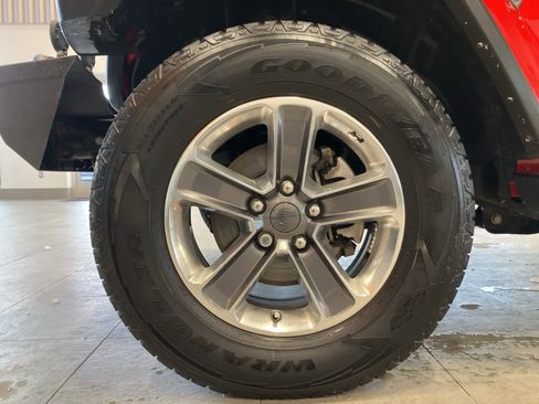 Used 2021 Jeep Wrangler Unlimited Sahara w/ Uconnect 4C Nav & Sound Group image 9