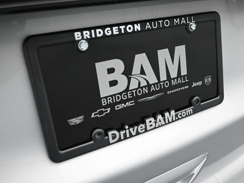 Used 2024 Chrysler Pacifica Touring-L FWD image 26