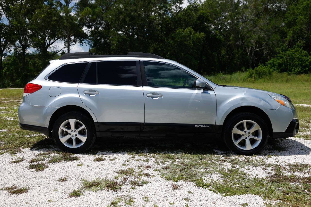 Used 2014 Subaru Outback 2.5i Limited w/ Moonroof Package AWD/4WD image 11