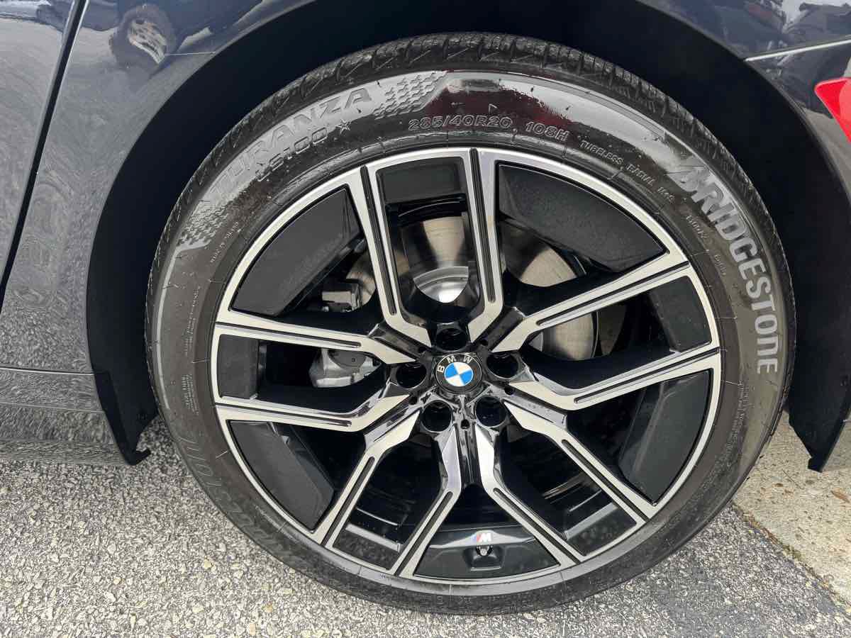 Used 2025 BMW 740i xDrive AWD/4WD image 31