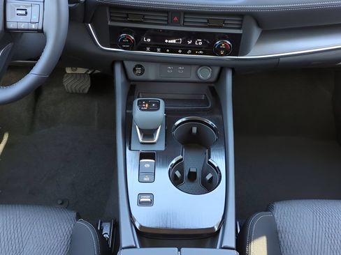 Certified 2026 Nissan Rogue SV FWD image 19