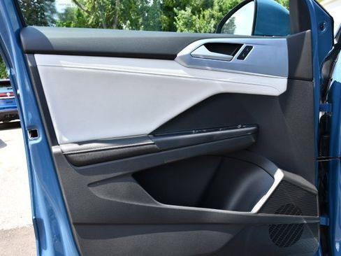 New 2025 Volkswagen Taos SE image 10