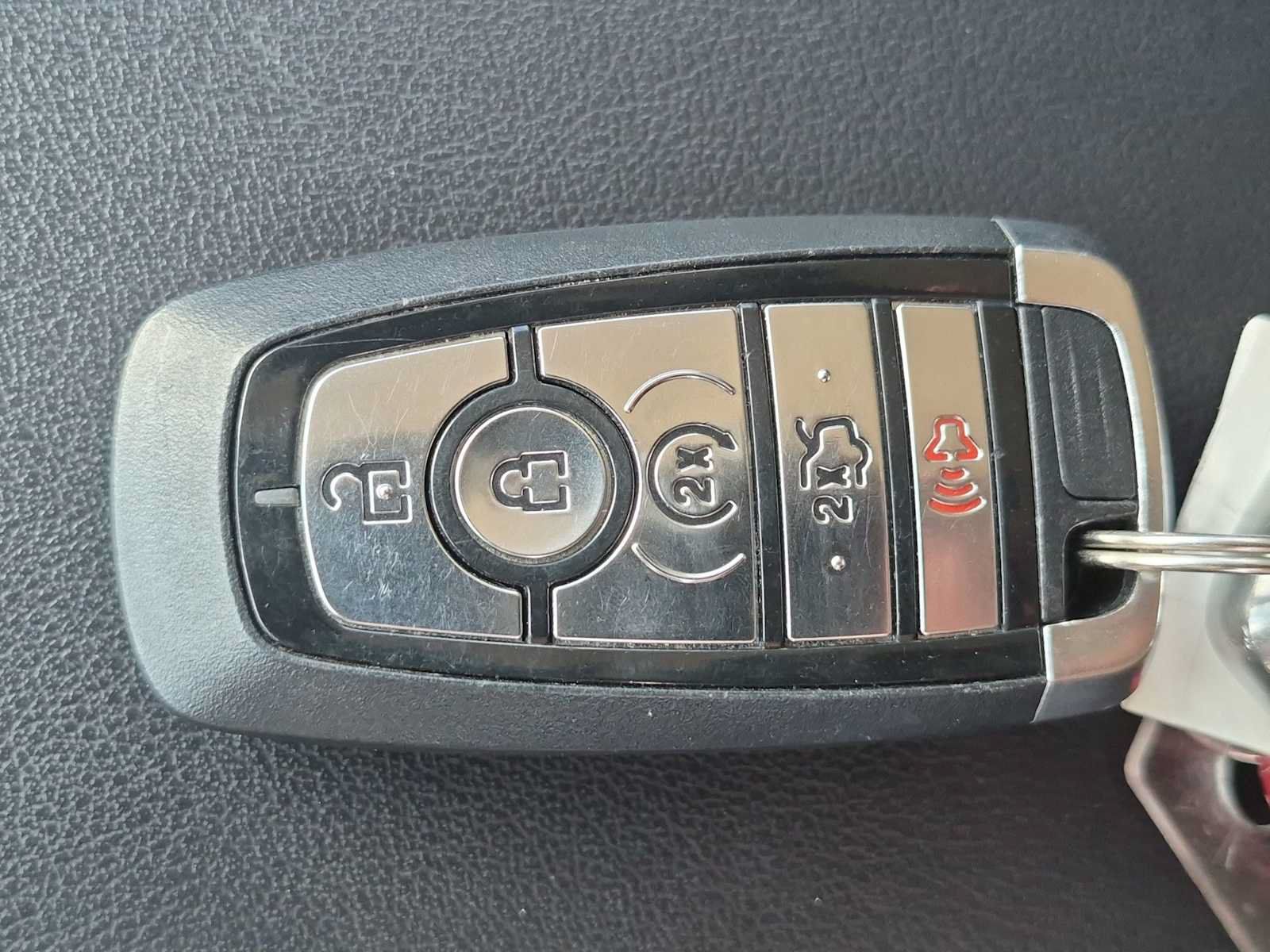 Used 2019 Ford Edge Titanium FWD image 33