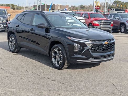 New 2026 Chevrolet Trax LT w/ Driver Confidence Package image 2