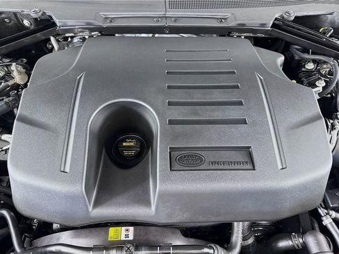 Used 2025 Land Rover Defender 130 X-Dynamic SE AWD/4WD image 24