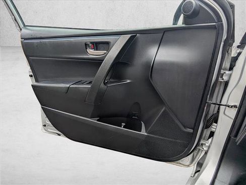 Used 2017 Toyota Corolla SE image 14