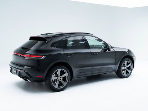Used 2025 Porsche Macan image 9