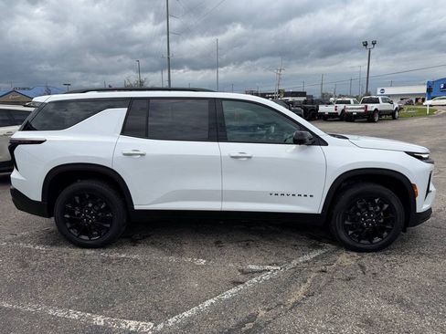 Used 2025 Chevrolet Traverse LT w/ Midnight/Sport Edition FWD image 6