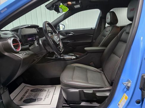 Used 2024 Chevrolet Trax RS w/ Sunroof Package FWD image 9