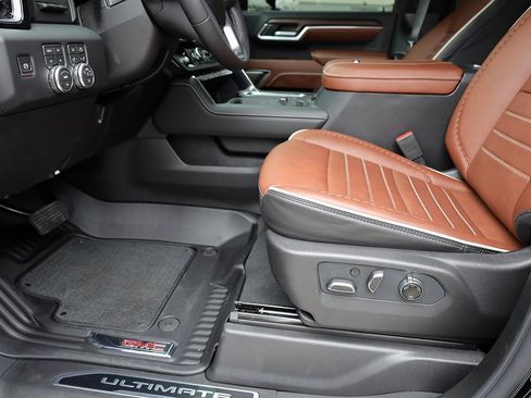 Used 2026 GMC Sierra 3500 Denali Ultimate image 11