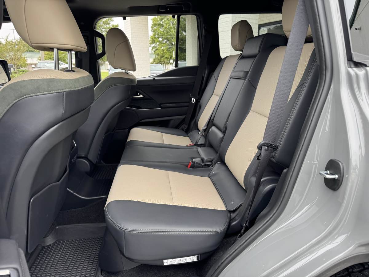 Used 2025 Lexus GX 550 AWD/4WD image 11