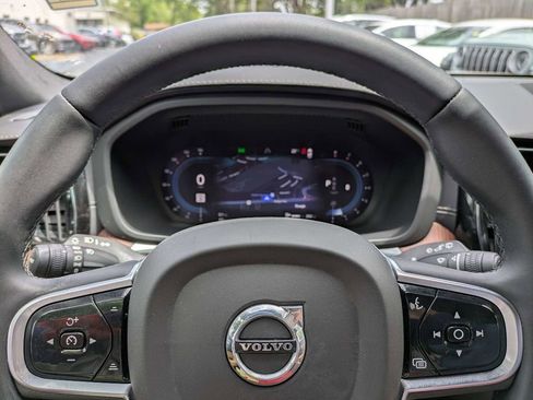 Certified 2023 Volvo XC60 B5 Ultimate AWD/4WD image 37