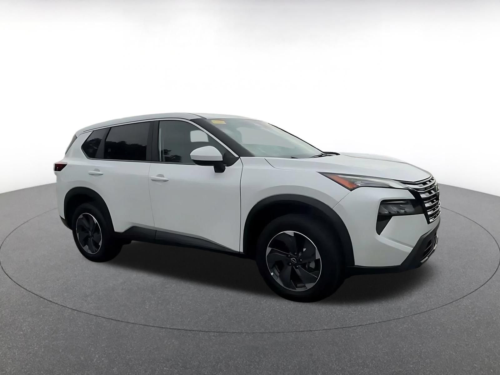 Used 2025 Nissan Rogue SV FWD image 2