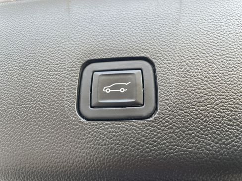 Used 2023 Chevrolet Traverse LT w/ Rear Camera Mirror Package AWD/4WD image 28