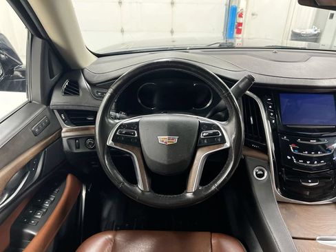 Used 2018 Cadillac Escalade ESV Premium Luxury AWD/4WD image 11