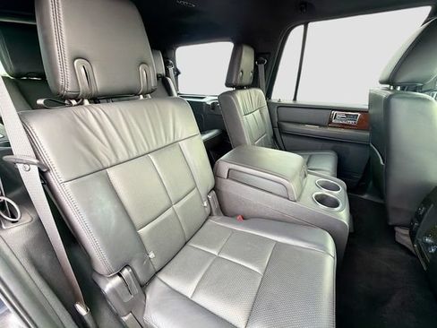 Used 2014 Lincoln Navigator 4WD image 30