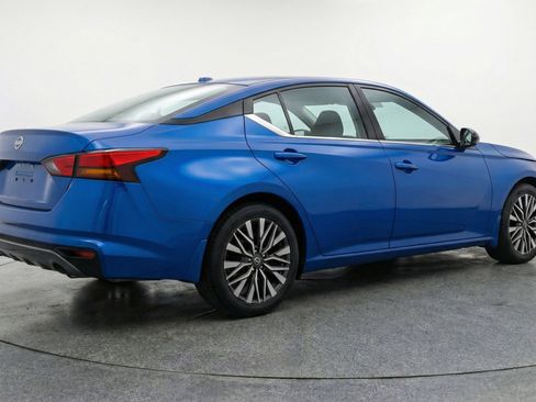 Used 2025 Nissan Altima 2.5 SV image 9