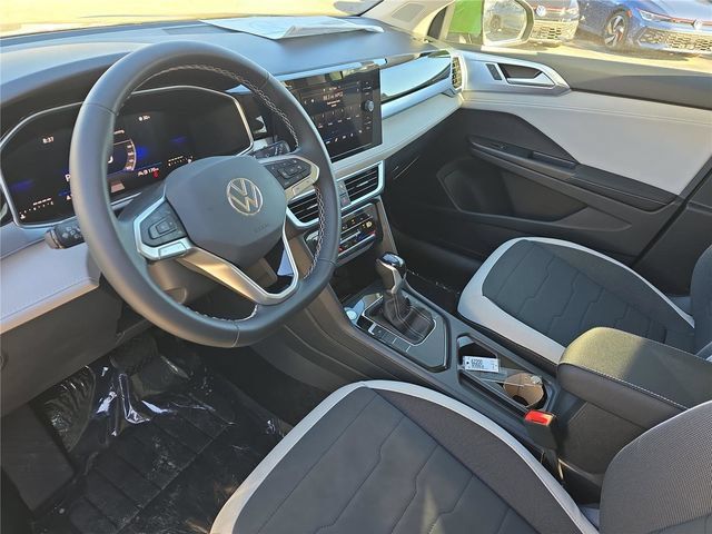 New 2026 Volkswagen Taos SE FWD image 15