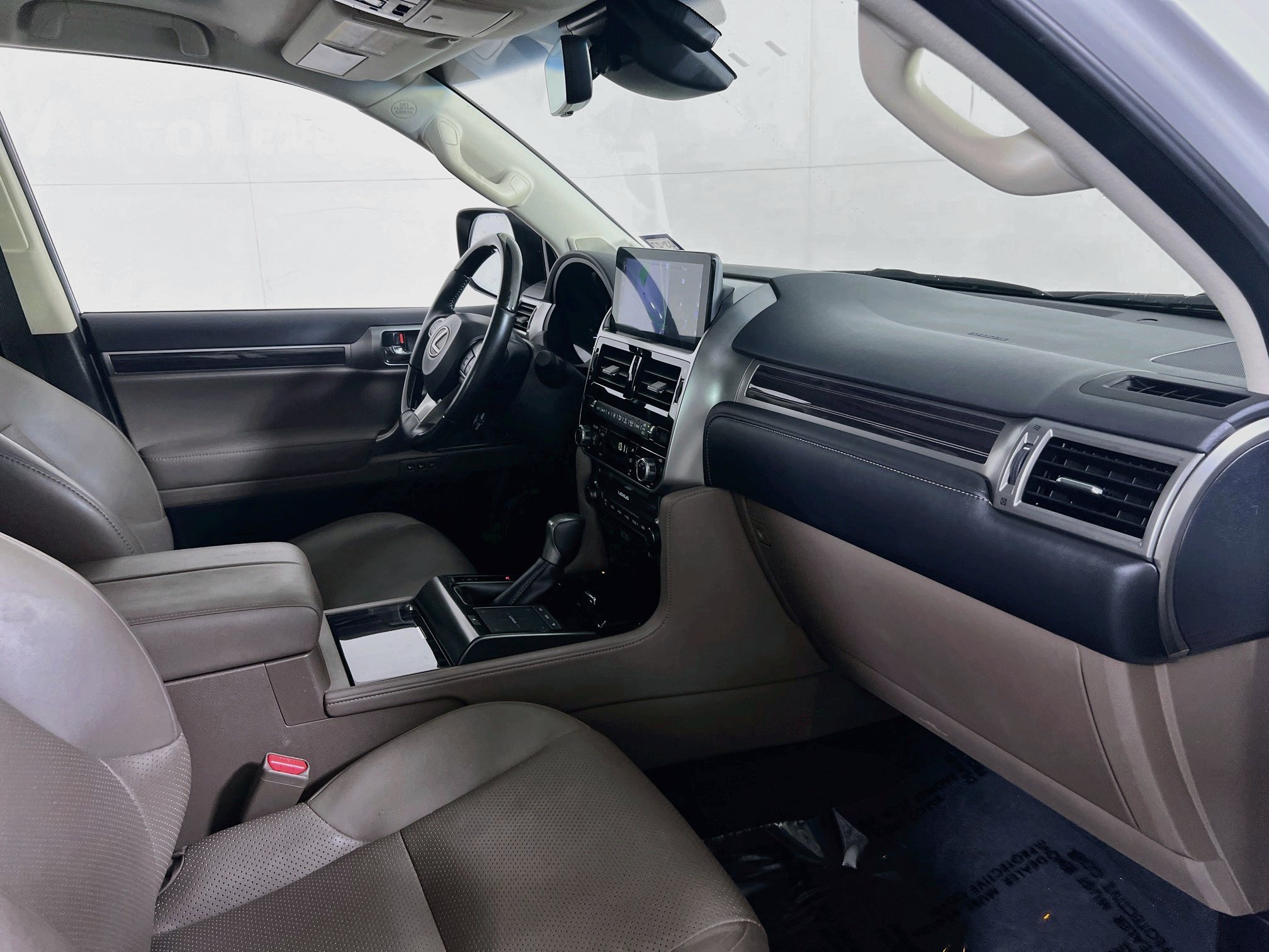 Used 2022 Lexus GX 460 Luxury w/ Off Road Package AWD/4WD image 31