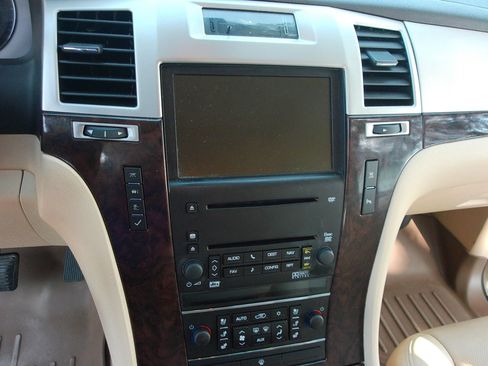 Used 2008 Cadillac Escalade 2WD image 16