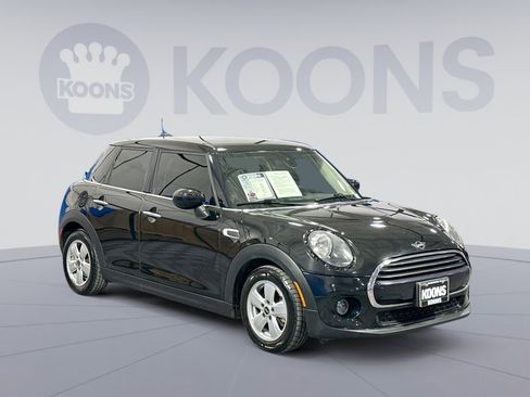 Used 2021 MINI Cooper 4-Door Hardtop image 10
