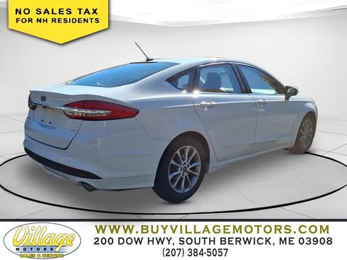 Used 2017 Ford Fusion SE image 4