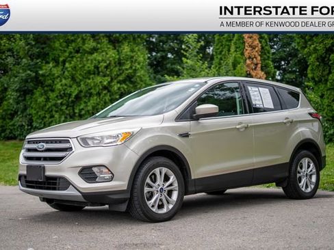 Used 2017 Ford Escape SE w/ SE Cold Weather Package AWD/4WD image 1