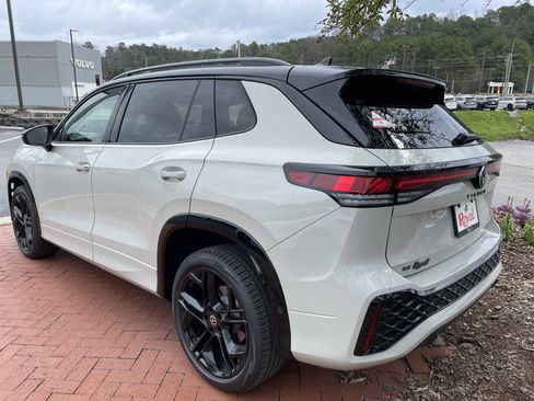 New 2026 Volkswagen Tiguan SE R-Line AWD/4WD image 6