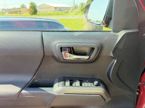 Used 2023 Toyota Tacoma TRD Sport AWD/4WD image 14