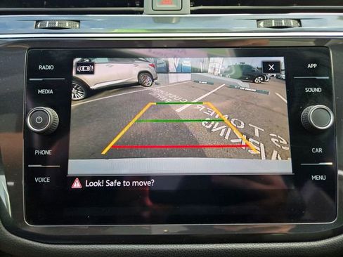 Used 2021 Volkswagen Tiguan SE R-Line image 28