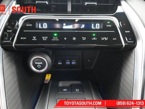 Used 2023 Toyota Venza XLE AWD/4WD image 20