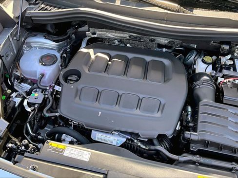 New 2026 Volkswagen Tiguan SE image 17