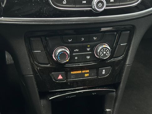 Used 2021 Buick Encore Preferred image 19