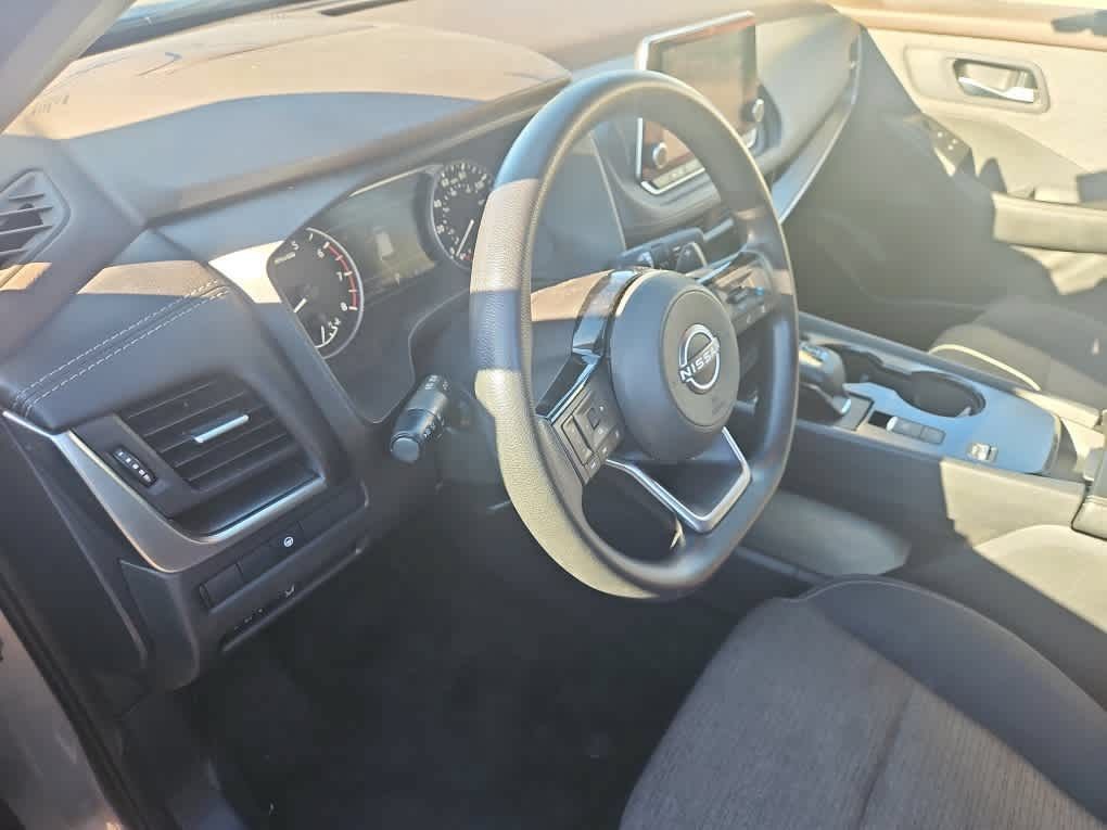 Used 2023 Nissan Rogue SV FWD image 9