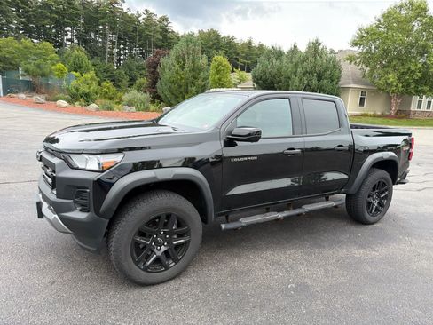 Used 2024 Chevrolet Colorado Trail Boss w/ Technology Package AWD/4WD image 1