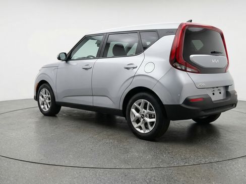 Used 2025 Kia Soul LX w/ LX Technology Package FWD image 6