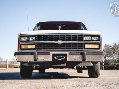 Used 1991 Chevrolet Suburban 2WD image 26