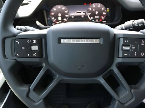 Used 2025 Land Rover Defender 110 X-Dynamic SE AWD/4WD image 22
