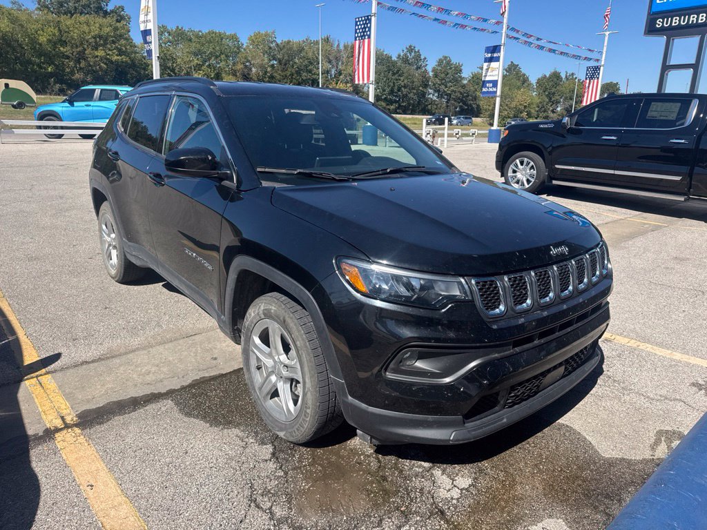 Used 2024 Jeep Compass Latitude AWD/4WD image 4